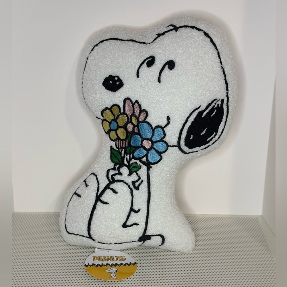 New Peanuts Snoopy Sherpa Decorative Pillow